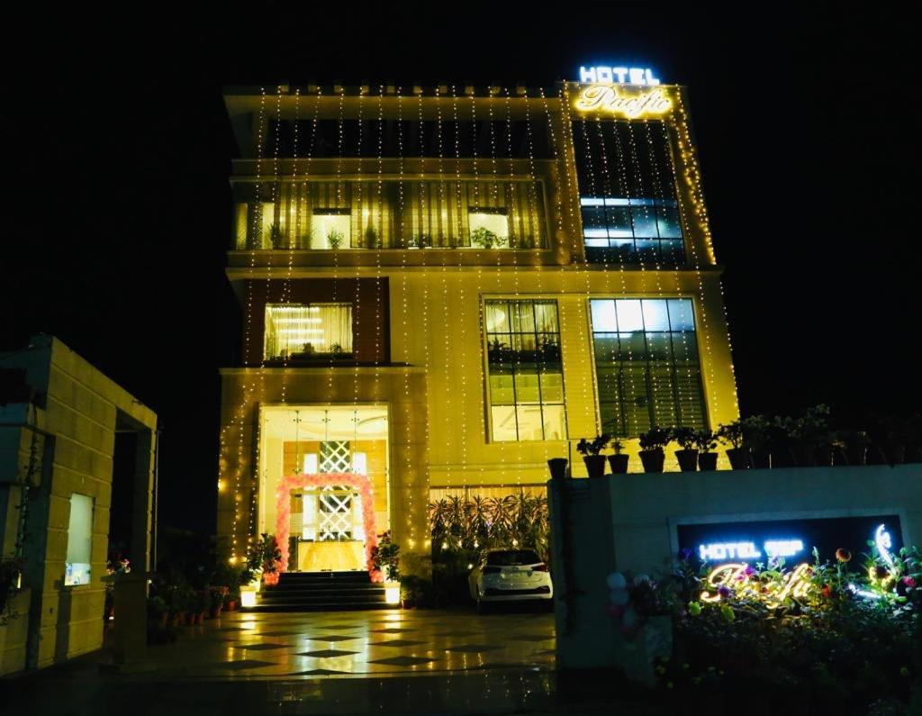 Hotel Pacific Roorkee Exteriör bild