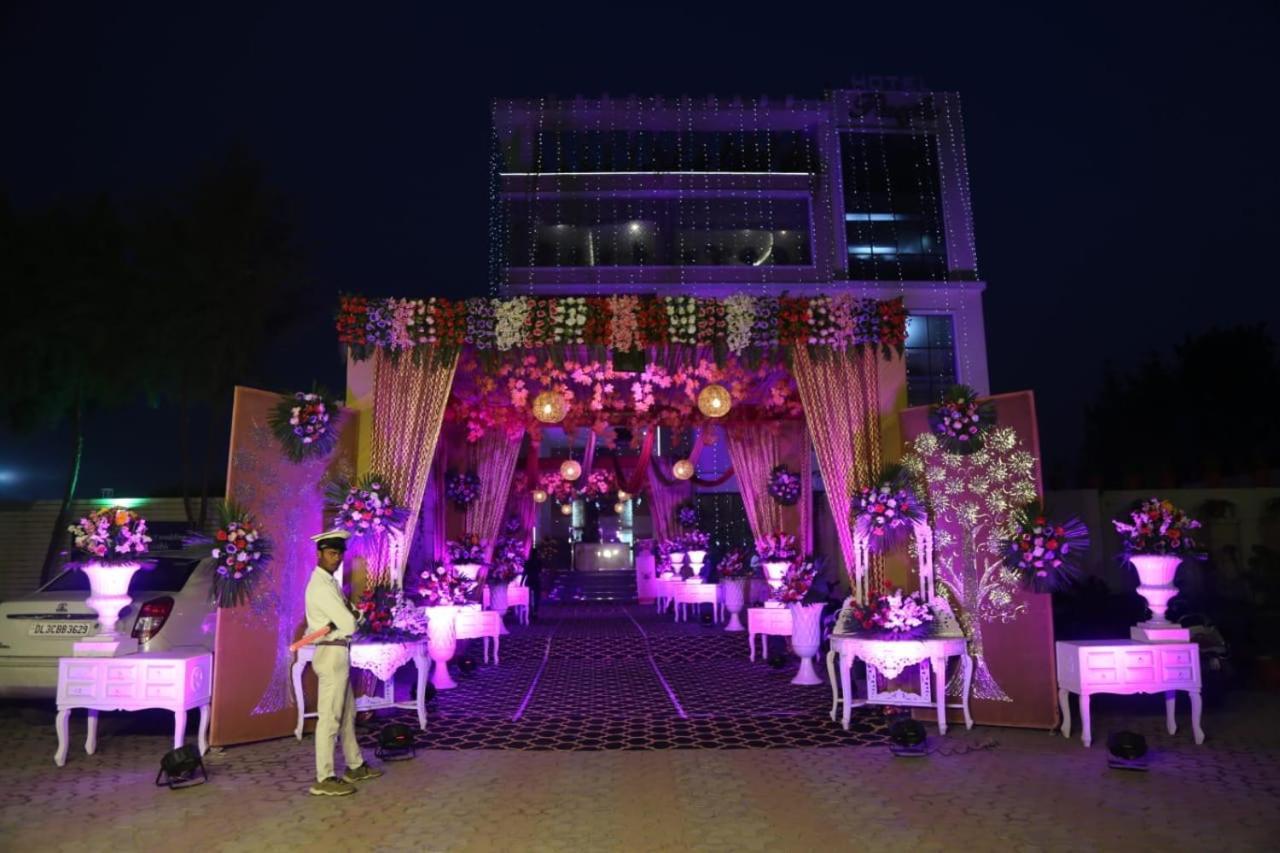 Hotel Pacific Roorkee Exteriör bild