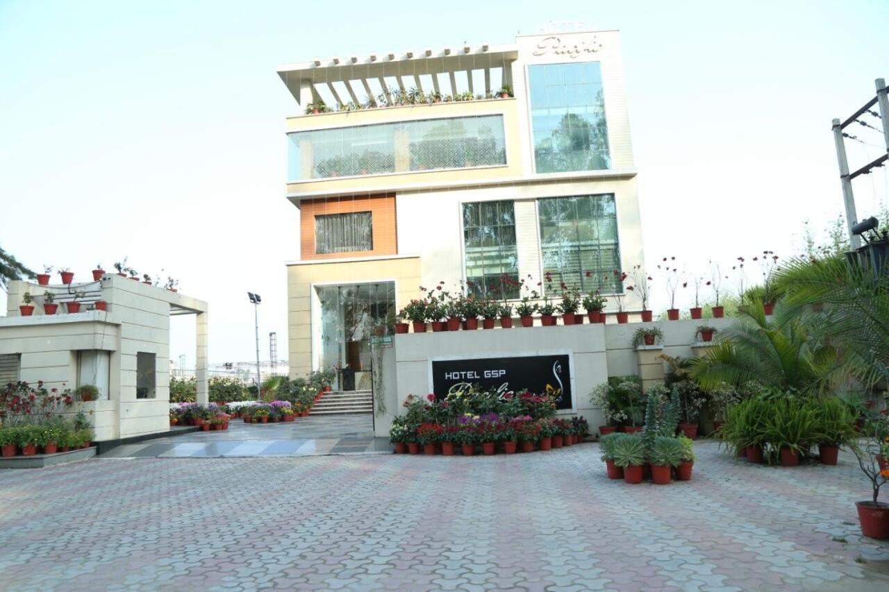 Hotel Pacific Roorkee Exteriör bild