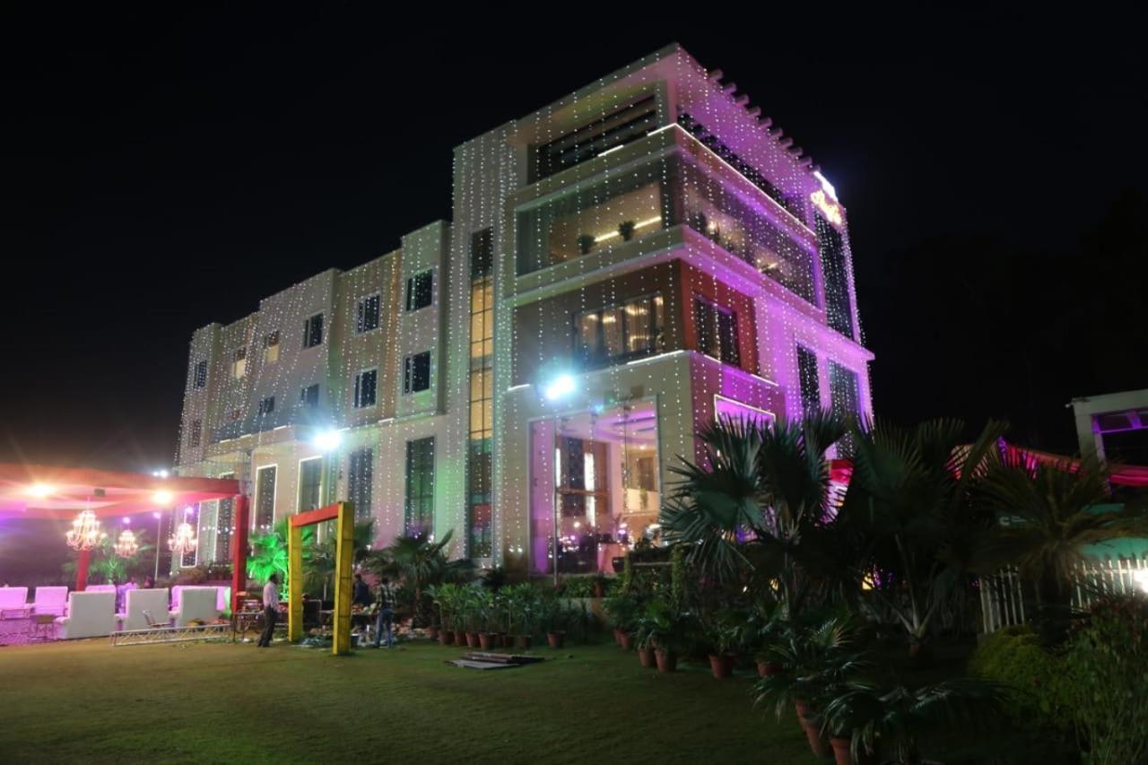 Hotel Pacific Roorkee Exteriör bild