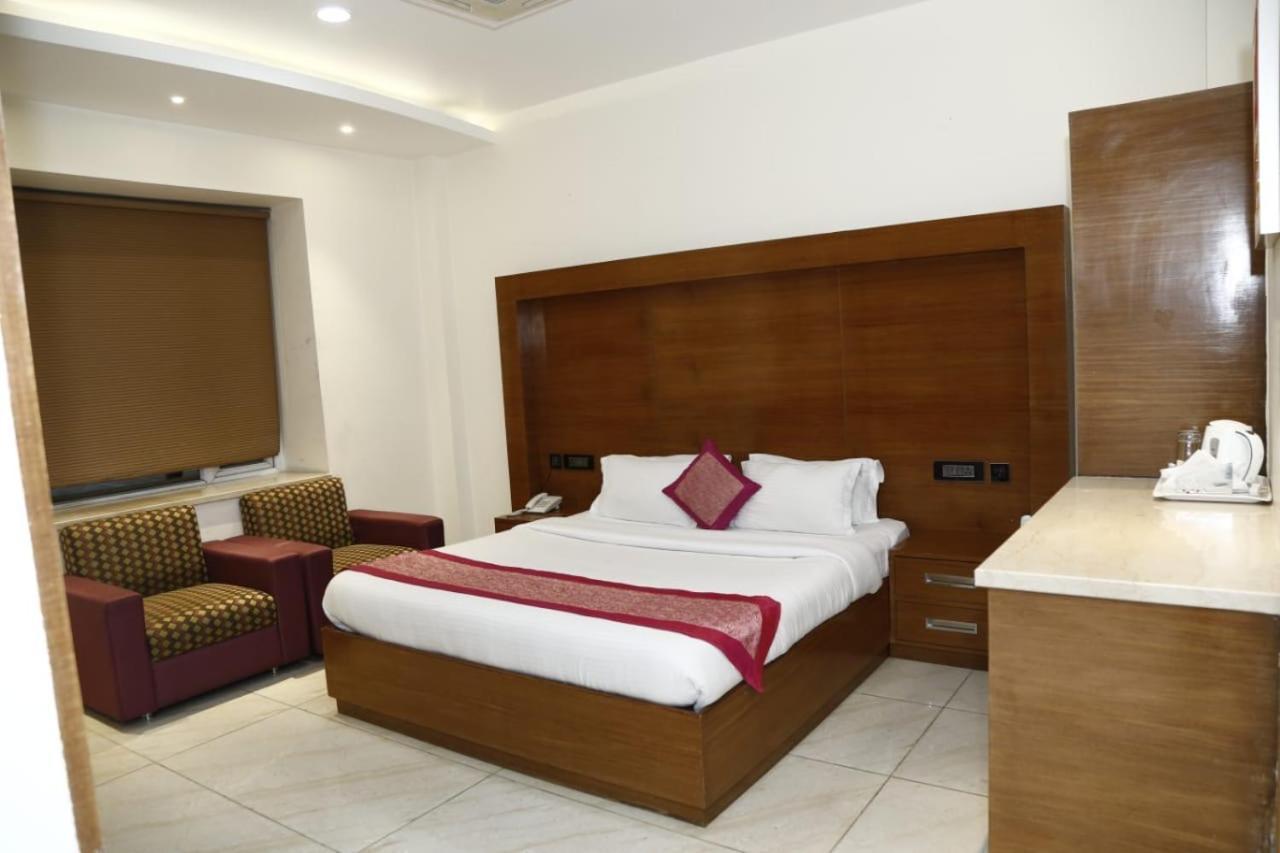 Hotel Pacific Roorkee Exteriör bild