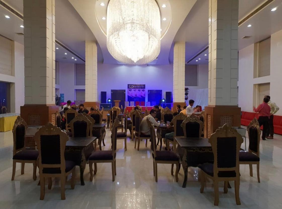 Hotel Pacific Roorkee Exteriör bild